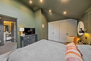 Bedroom- click for photo gallery